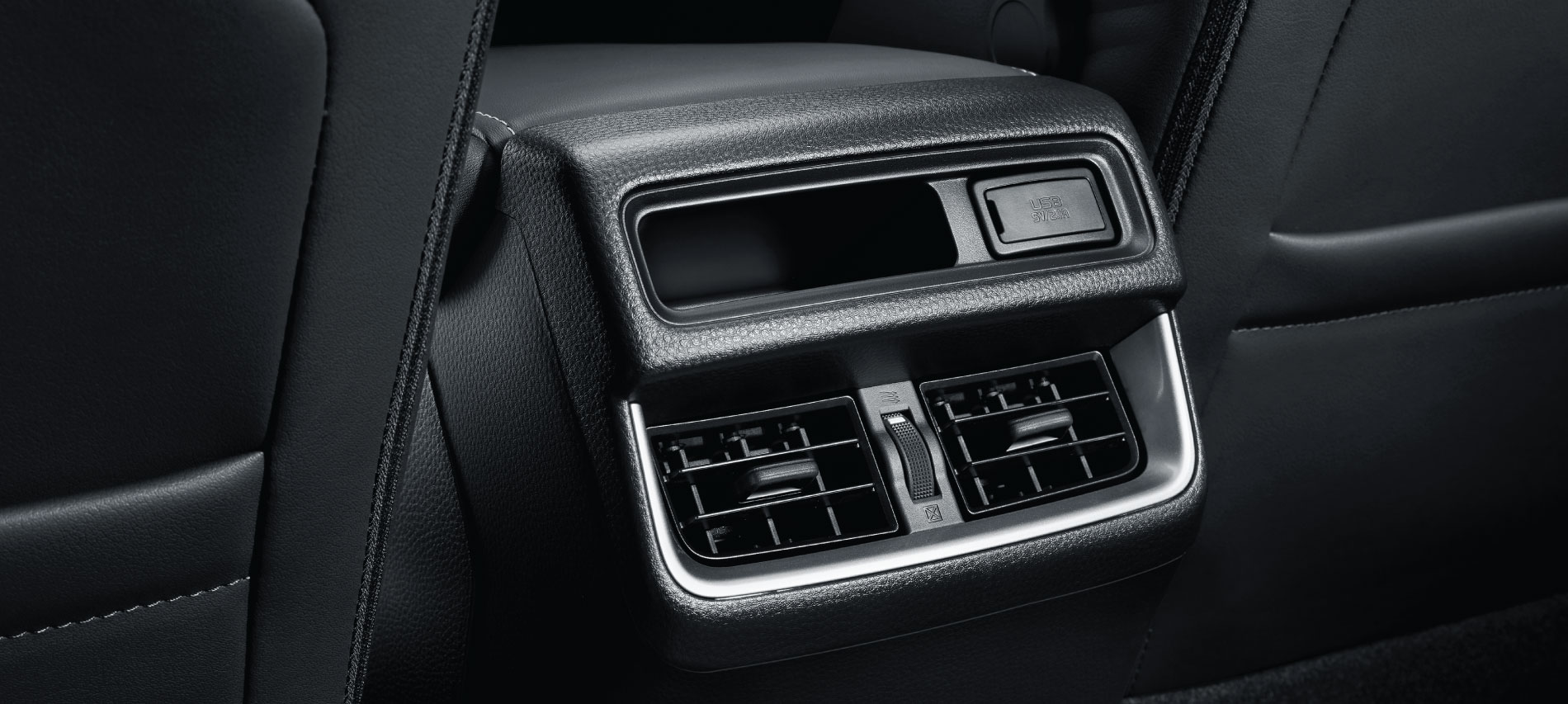 REAR VENTS WITH USB CHARGING PORT