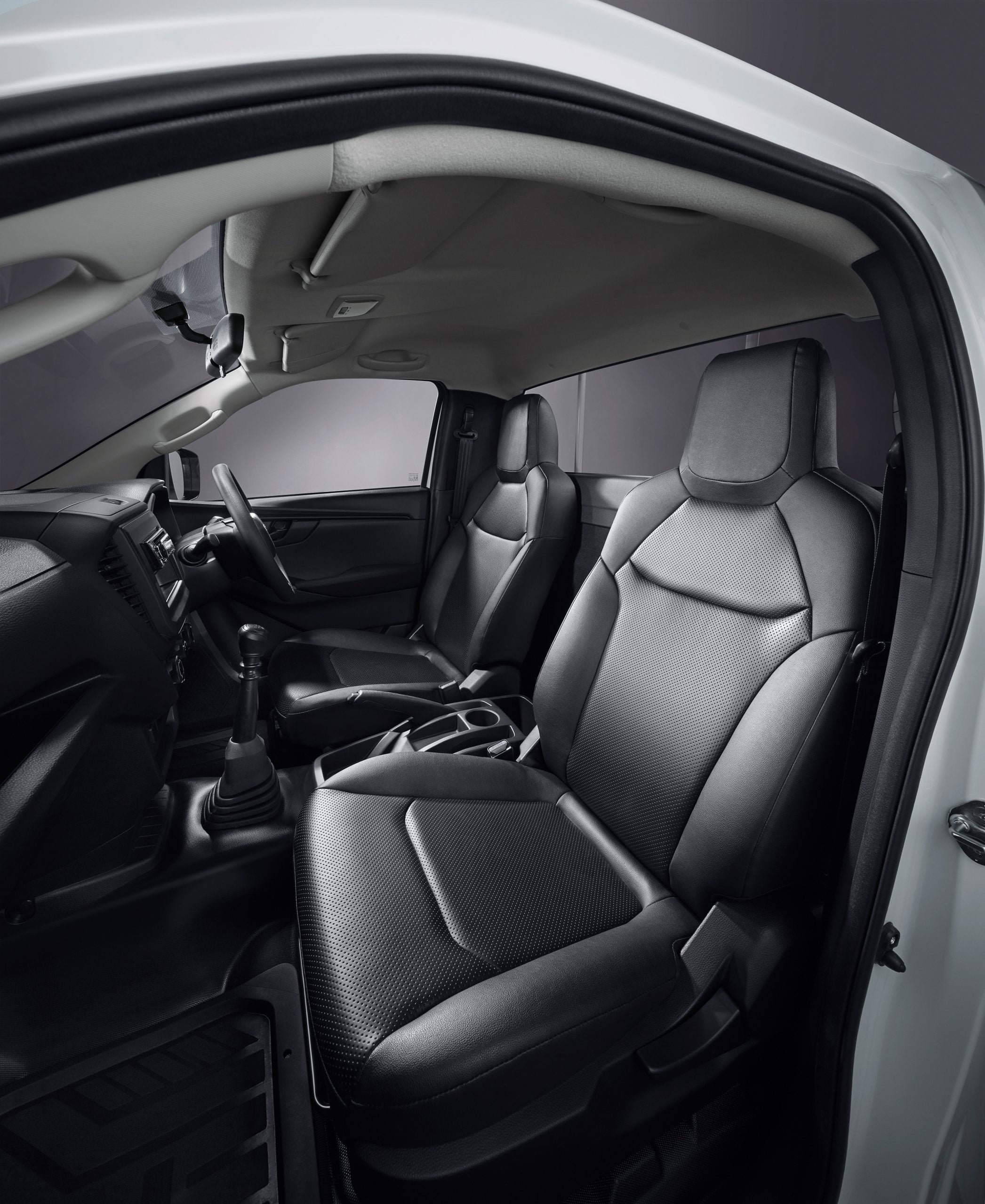 J1143_Isuzu_B_0925_RBB_interior.RGB